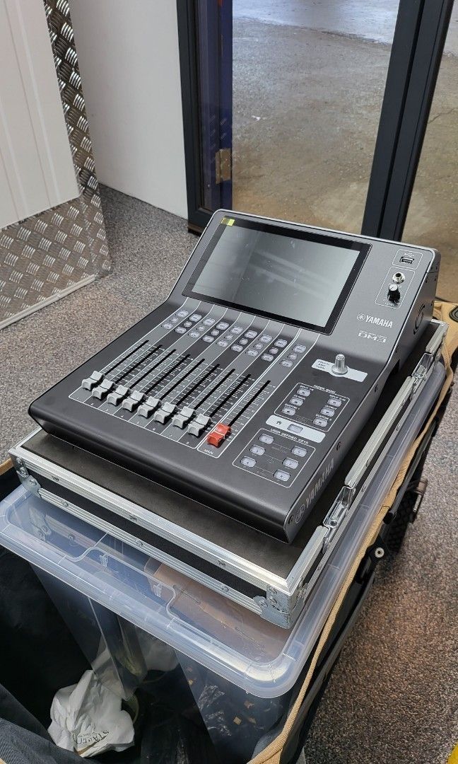 Yamaha-DM3S 22-Channel Digital Mixer