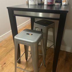 High Top Table And Bar Stools 