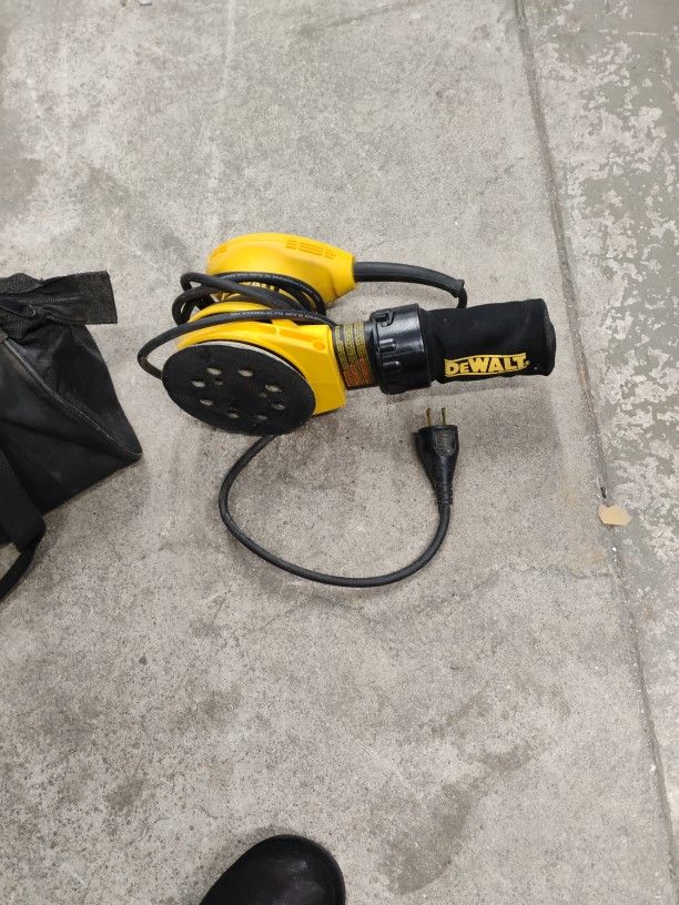 DEWALT Random Orbital Palm Sander D26451