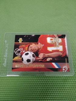 Near Mint 1993 English/ Spanish Joe Montana Gold Football Card - Upper Deck World Cup Honorary Captain