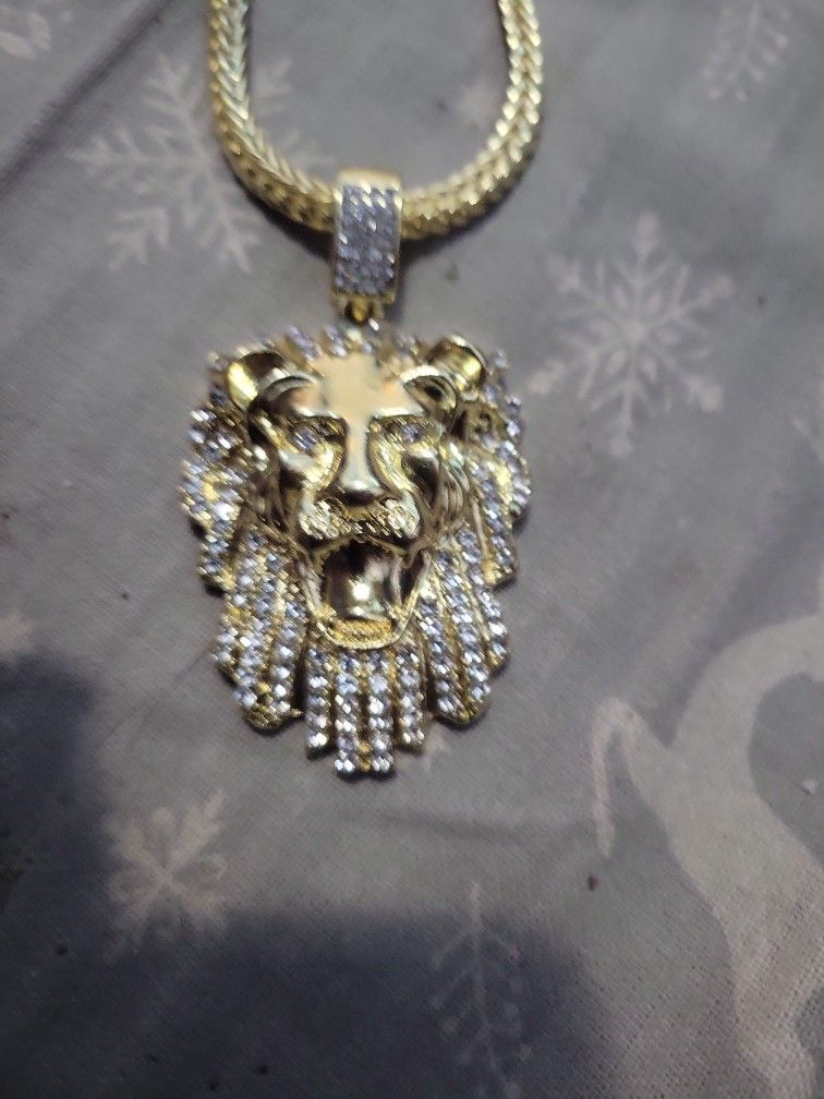 24k Gold Lion White Dimeond Necklace