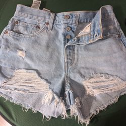 Size 27 Levi Shorts 