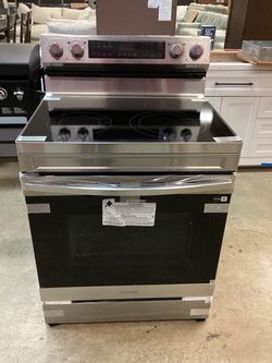 Samsung 30 in. Glass Top 5 Burners 6.3 cu.ft. Air Fry Convection Oven Freestanding Electric Range New Scratch and Dent