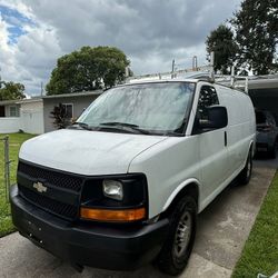 Chevy express 2(contact info removed) 220.000 millas 
