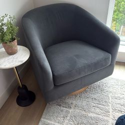 Bennett Swivel Chair 