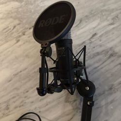 NT1 5th Generation Microphone and stand