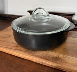 Pampered Chef Rockcrok Everyday Pan, 2.5 qt / 2.35 L, with glass lid