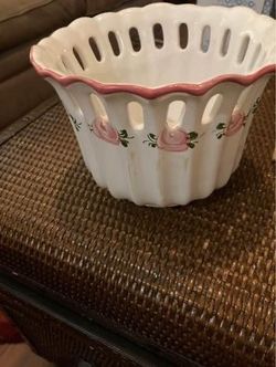 Portuguese hand painted cache pot. Pink/white