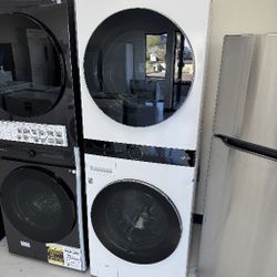 LG WashTower Washer Gas Dryer New with Warranty 