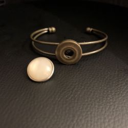 Interchangeable Snap Bracelet With Initial Snap