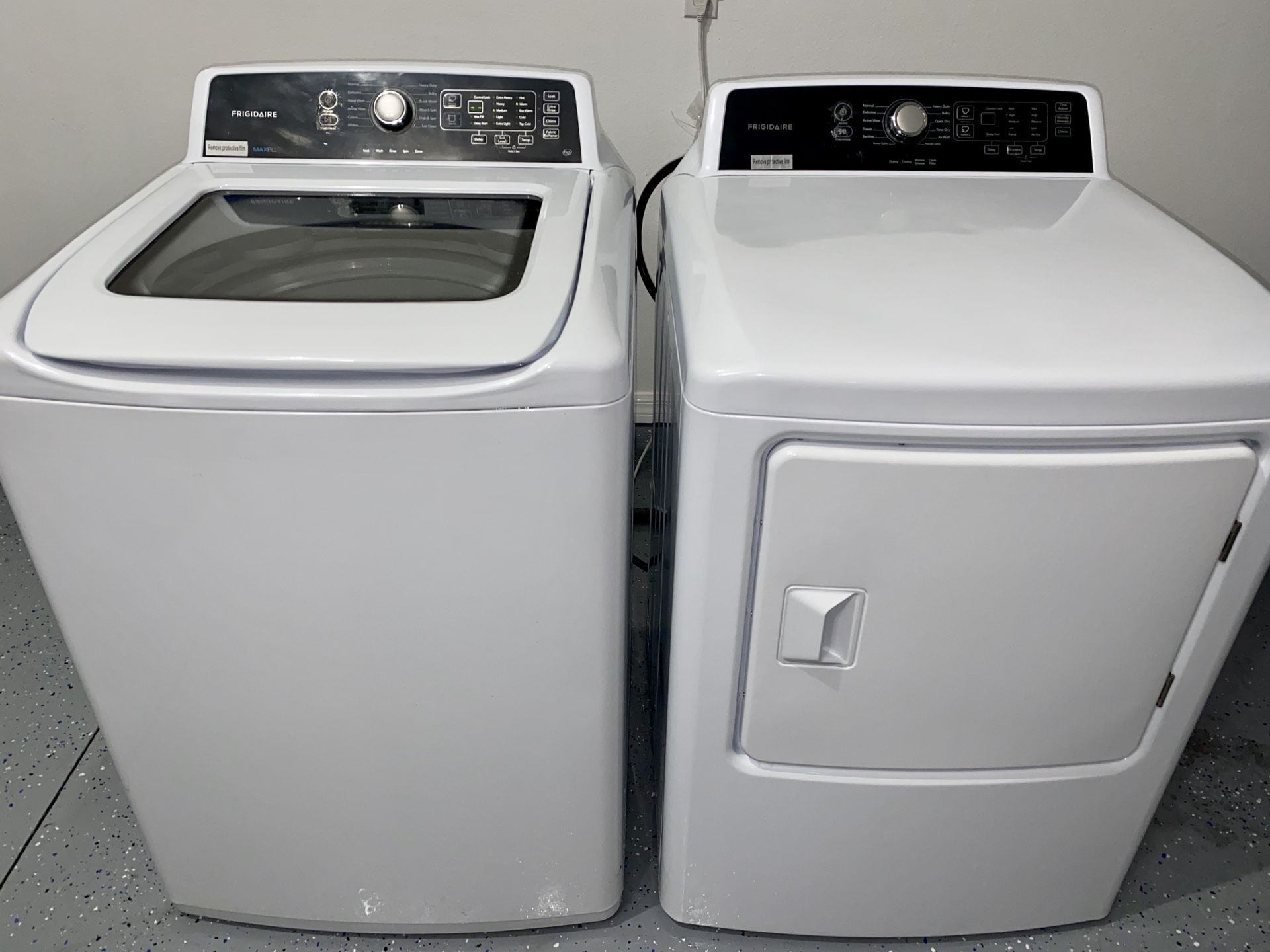 Washer / Dryer Large combo like New Frigidare