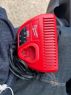 Milwaukee M12 Charger