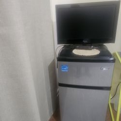 Tv HISENSE 24 & Midea refrigerator stainless steel
