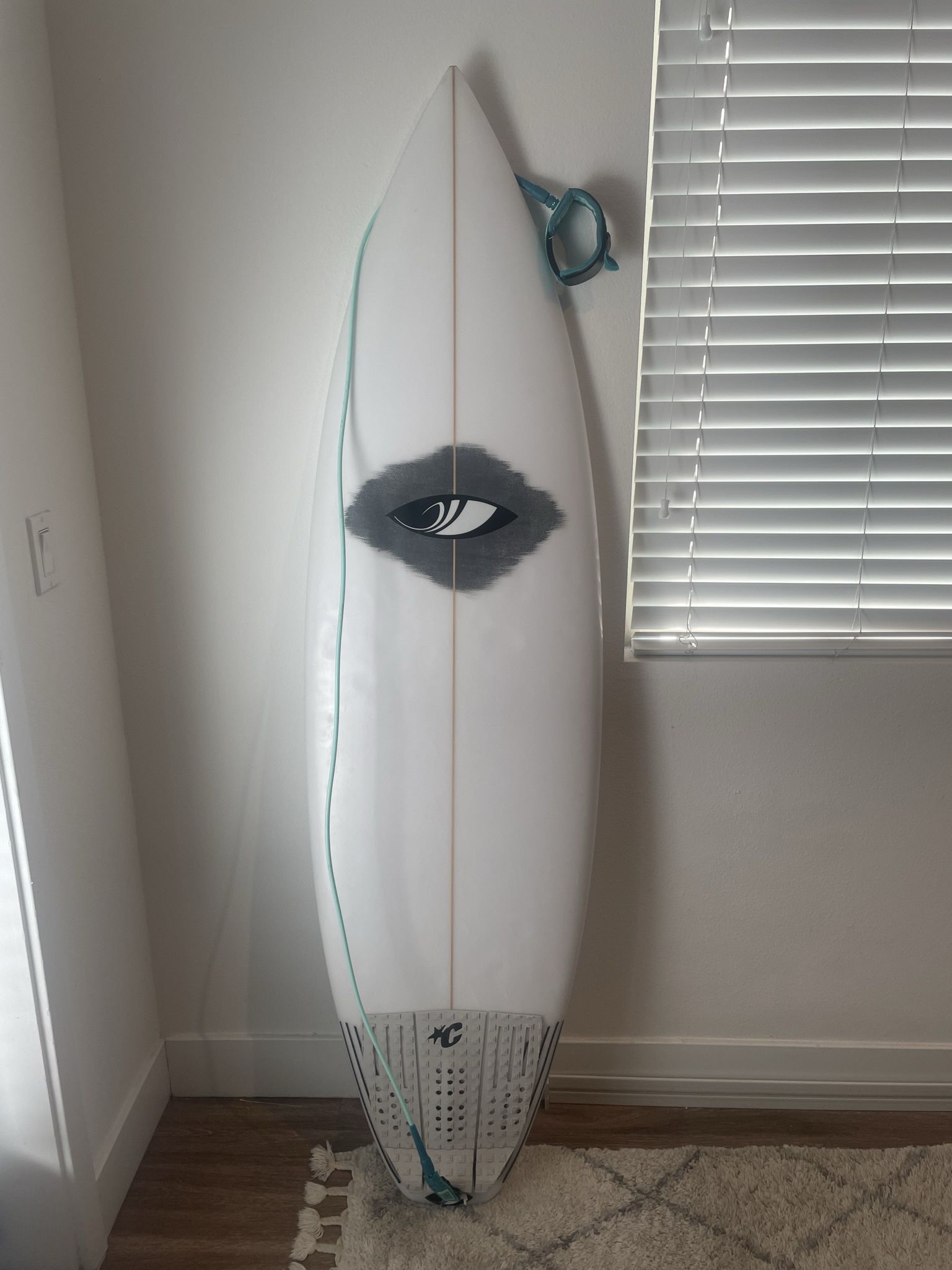 シャープアイ DISCO 6'1 6'1 Sharp Eye Disco Surfboard w/ Fins/Leash