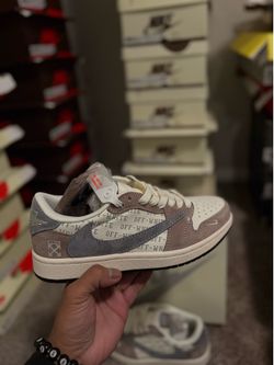 SIZE 9 TRAVI$ $COTTS NIKE COLLABS 😊✌️