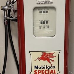 Original Mobilgas Gas Pump