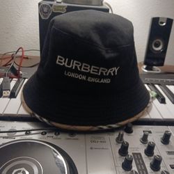 Burberry  London England  Bucket Hat 