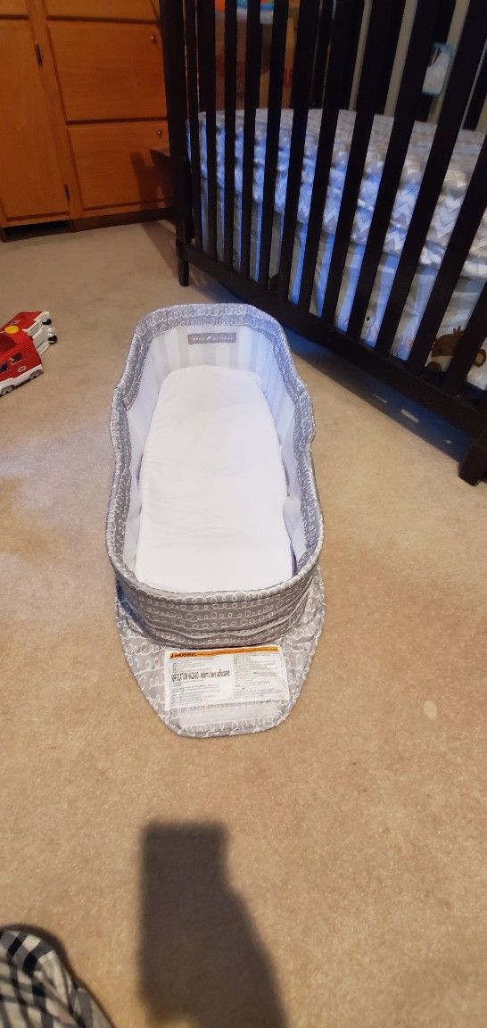 Snuggle Nest Portable Infant Co-sleeper/Lounger