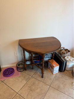 Breakfast nook table