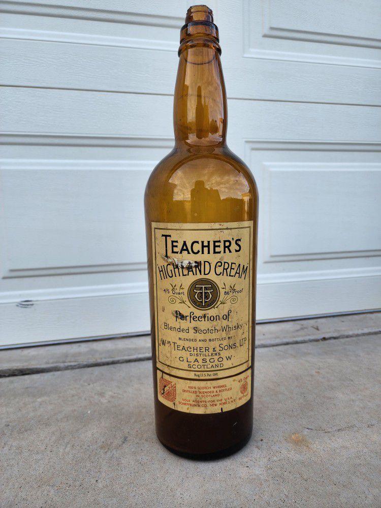 Teachers Highland Cream Vintage Large Glascow, Scotland Brown Bottle