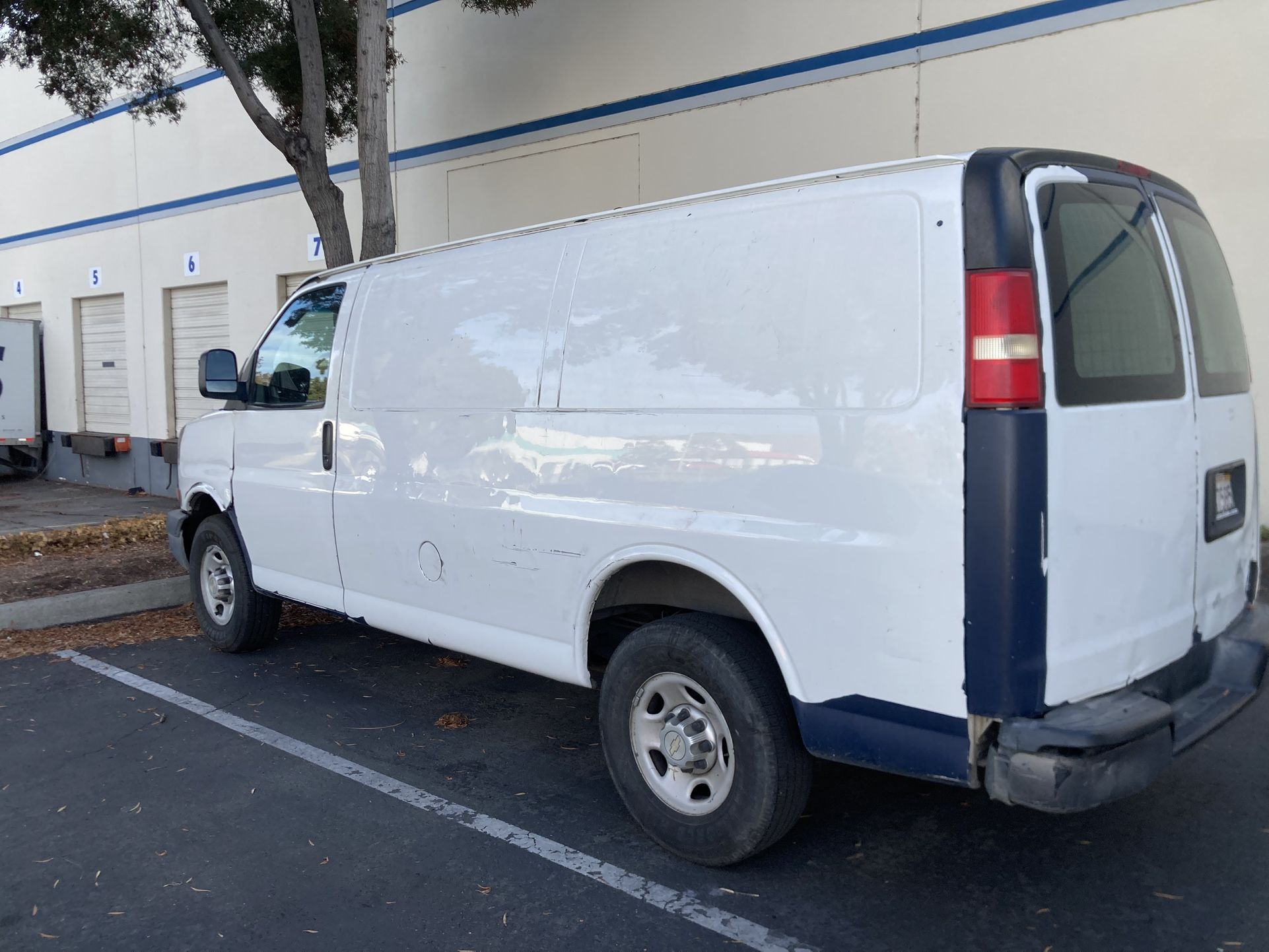 2010 Chevy Express Cargo Van V8