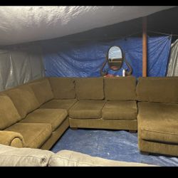 Sectional couch great condition we sell all the time will deliver for an extra fee