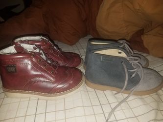 Toddler boy size 8 winter boots.