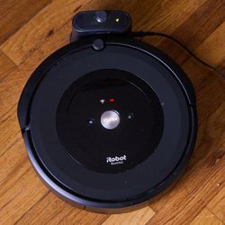 iRobot Roomba e5 – For Parts or Repair