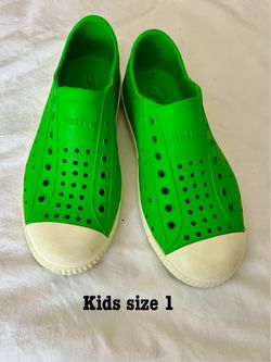Native Kids Water Shoes, size 1