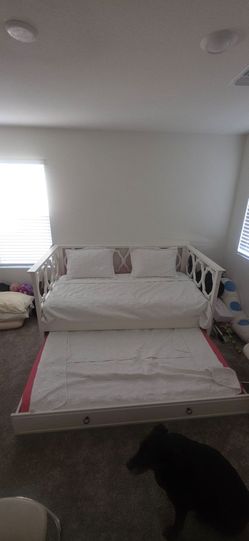 Trundle bed