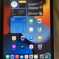 Apple iPad (6th Generation) - 32GB - Wi-Fi, 9.7in - Space Gray