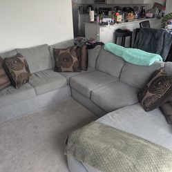 Sectional couch with reversible chaise