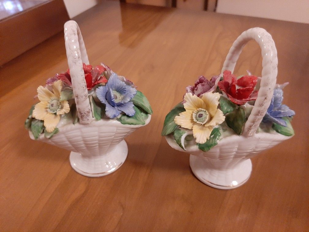 2 Vintage porcelain baskets with flowers