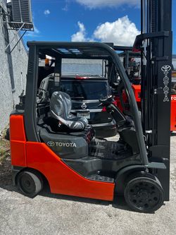 Toyota 8FGCU25 5000 lb LPG