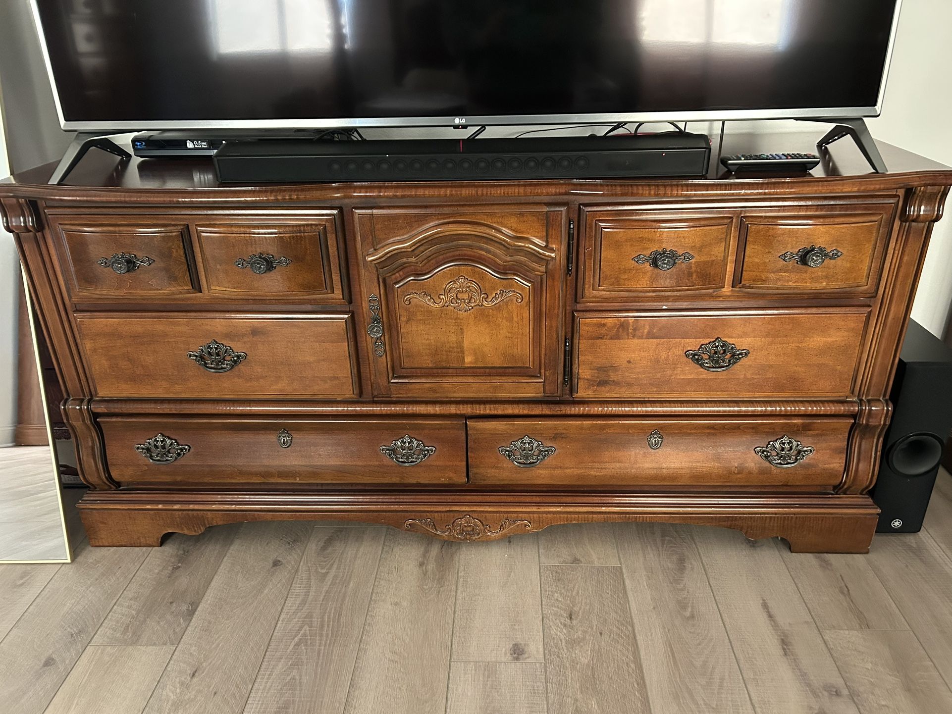 Dresser Free