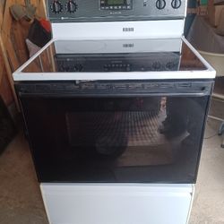 Maytag electric oven ( I can deliver )