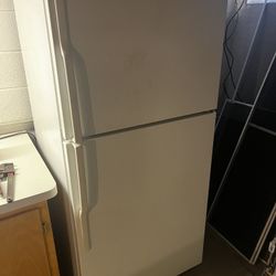 White GE Fridge With Ice Maker 