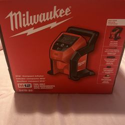 Milwaukee M12 12-Volt Lithium-Ion Cordless Electric Portable Inflator (Tool-Only)