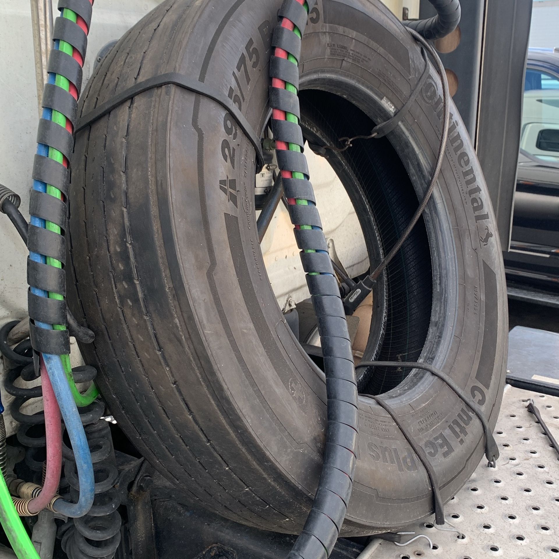 Steer Tire 295/75R 22.5 5-6 Tread Depth