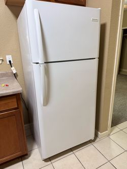 FRIGIDAIRE REFEIGERATOR
