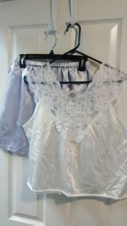Silky White & Lavender Sleepwear Size Medium