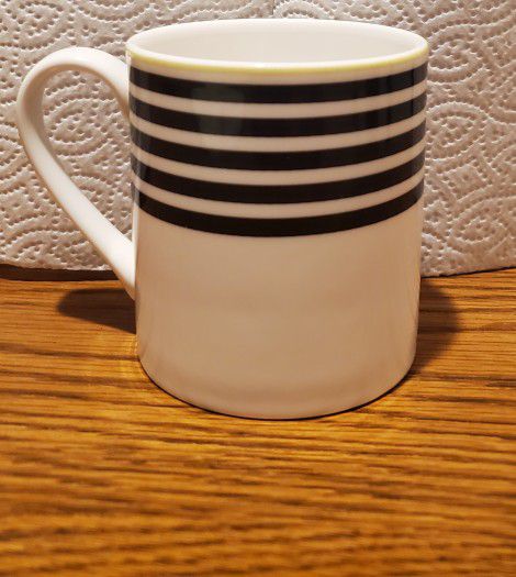 KATE SPADE  NY LENOX  WHITE  WITH BLACK STRIPES WITH A LIME RIM SEE DESCRIPTION  