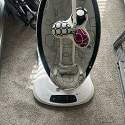 4 Moms Swing