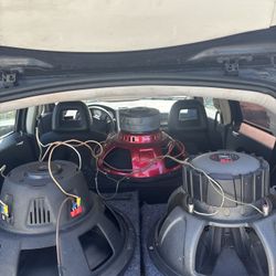 15 ‘ Subwoofer& Hifonics 3200 Watt Amp