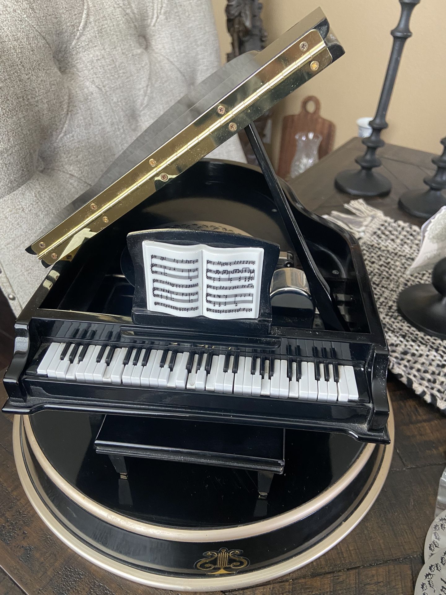 Music box piano with 10 discs