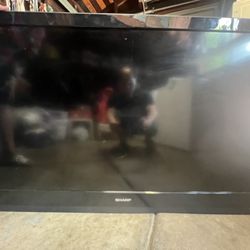 Sharp 40’ Flat tTV With Remote 