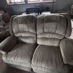 Reclining Love Seat 