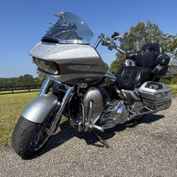 2016 Harley Davidson Road Glide Ultra CVO, 16k miles