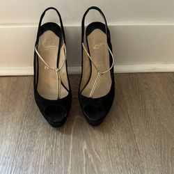 Christian Louboutin -Classic Black Patent Heels for Sale in Scottsdale, AZ  - OfferUp