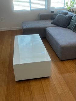 SONOROUS White Glass Coffee Table - Modern High Gloss ($550 new)